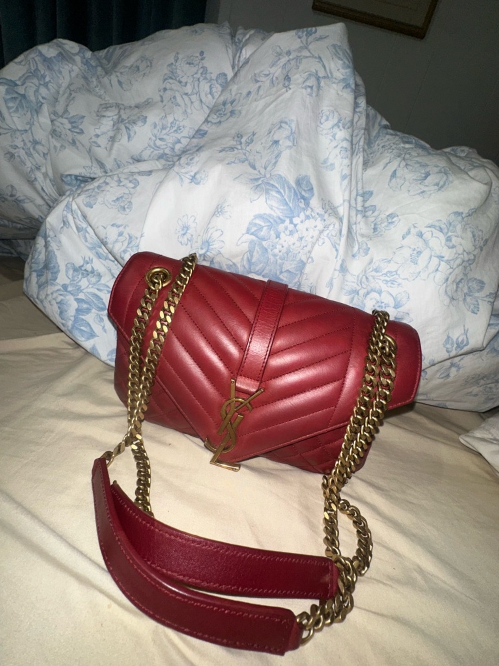 Saint Laurent Red Quilted Leather Monogram Chain Shoulder Bag - Picture 3 of 16